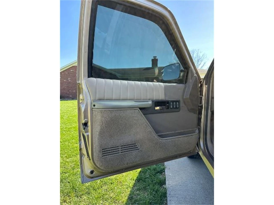 1990 Chevrolet C/K 4th Gen - Image 6 of 15