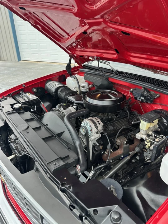 1990 Chevrolet Silverado - Image 13 of 14