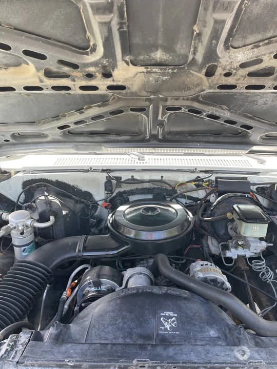 1990 Chevrolet Suburban 7th Gen - Image 2 of 13