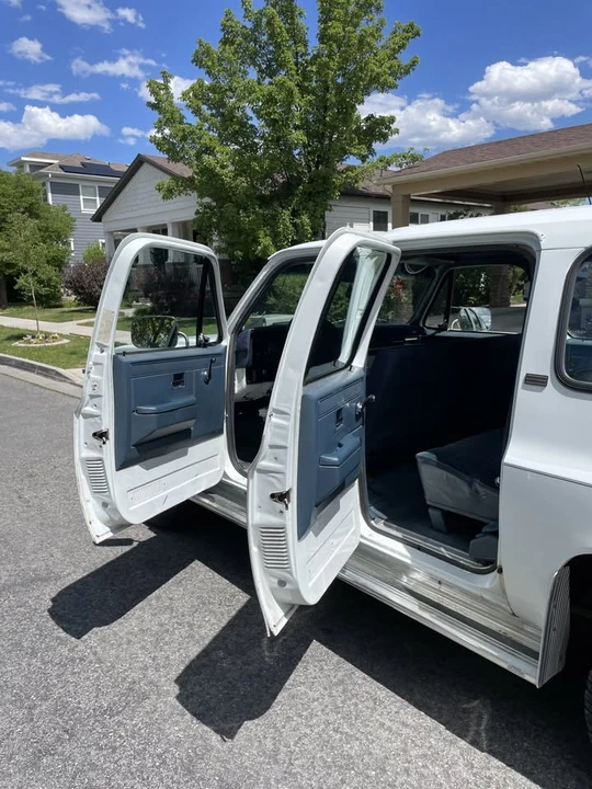1990 Chevrolet Suburban 7th Gen - Image 7 of 13