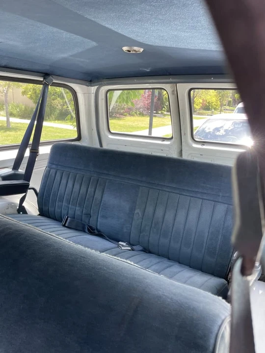 1990 Chevrolet Suburban 7th Gen - Image 3 of 13