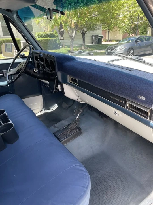 1990 Chevrolet Suburban 7th Gen - Image 6 of 13