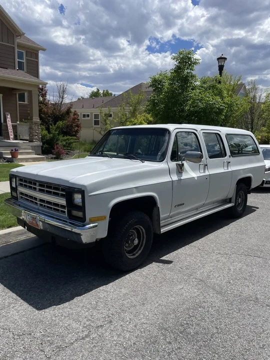 1990 Chevrolet Suburban 7th Gen - Image 12 of 13