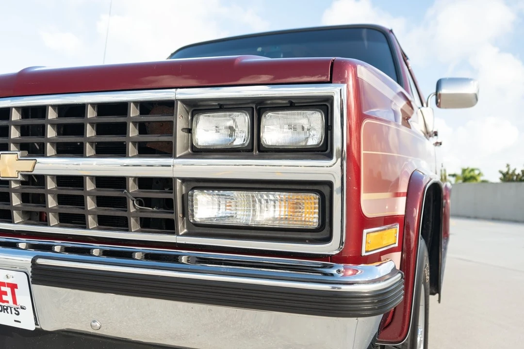 1990 Chevrolet Suburban 7th Gen - Image 5 of 21