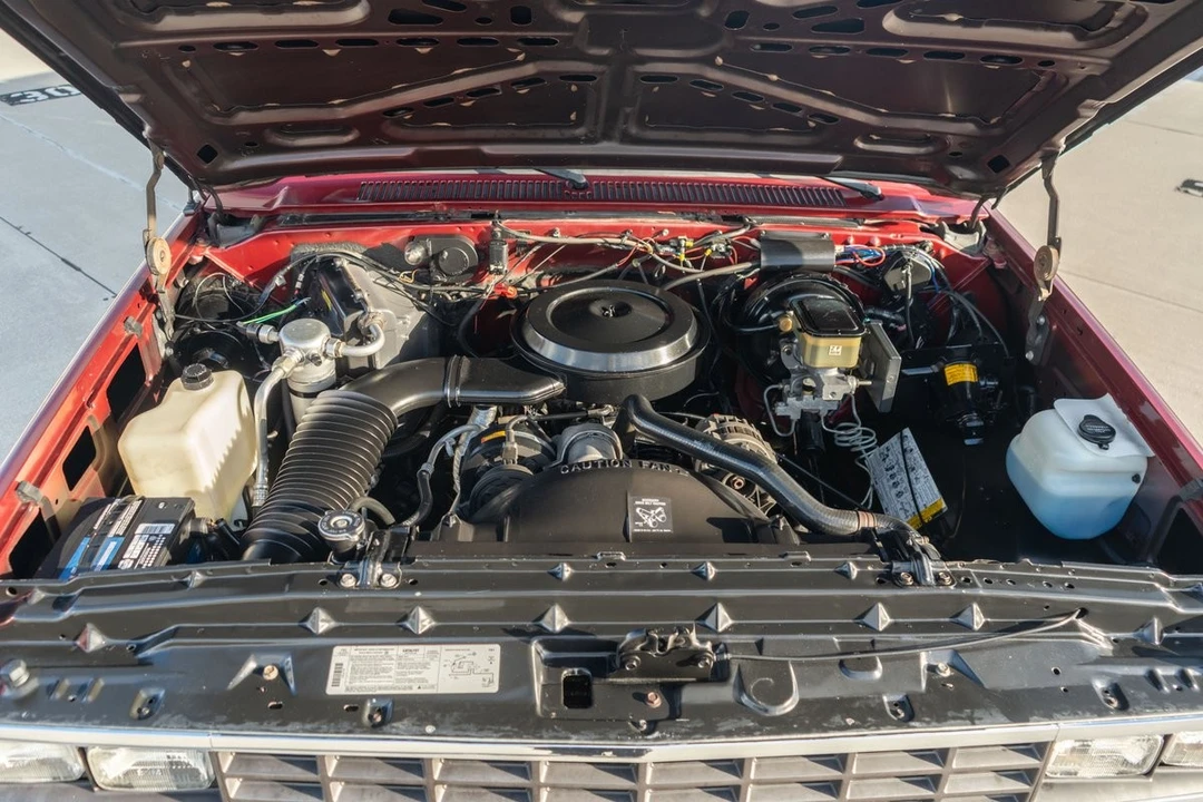 1990 Chevrolet Suburban 7th Gen - Image 10 of 21
