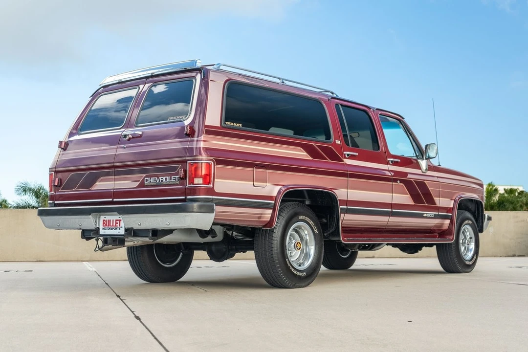 1990 Chevrolet Suburban 7th Gen - Image 18 of 21