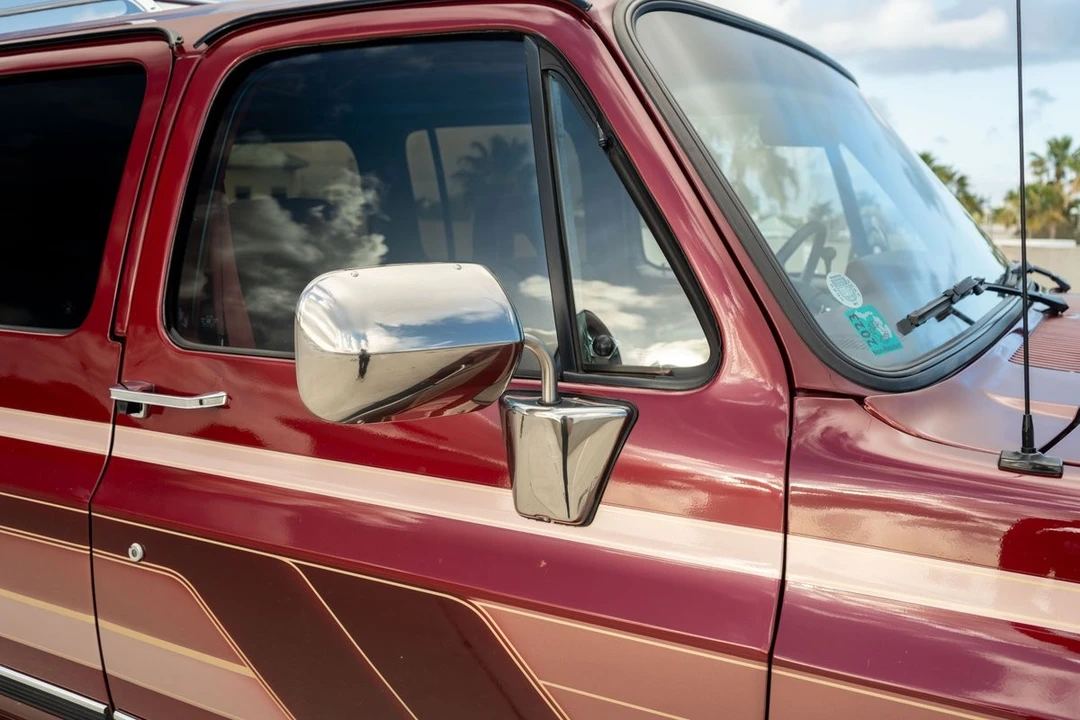 1990 Chevrolet Suburban 7th Gen - Image 16 of 21