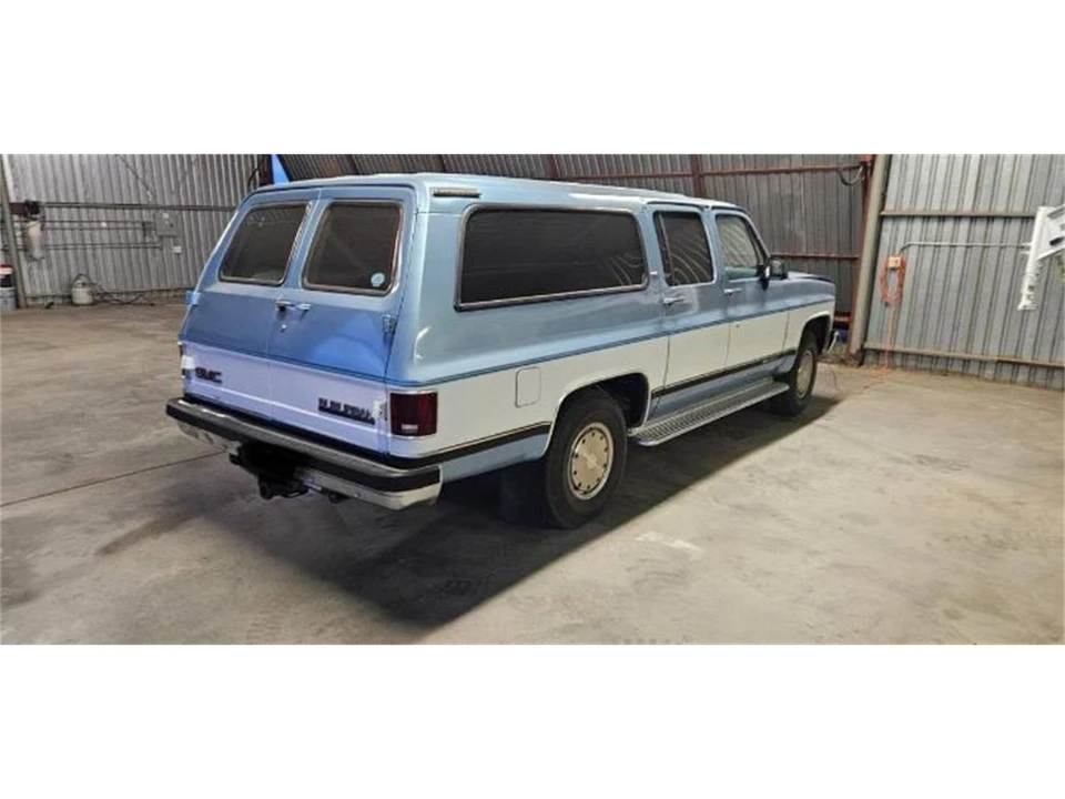 1990 Chevrolet Suburban 7th Gen - Image 3 of 23