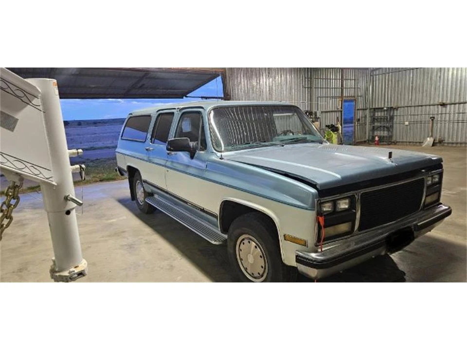 1990 Chevrolet Suburban 7th Gen - Image 4 of 23