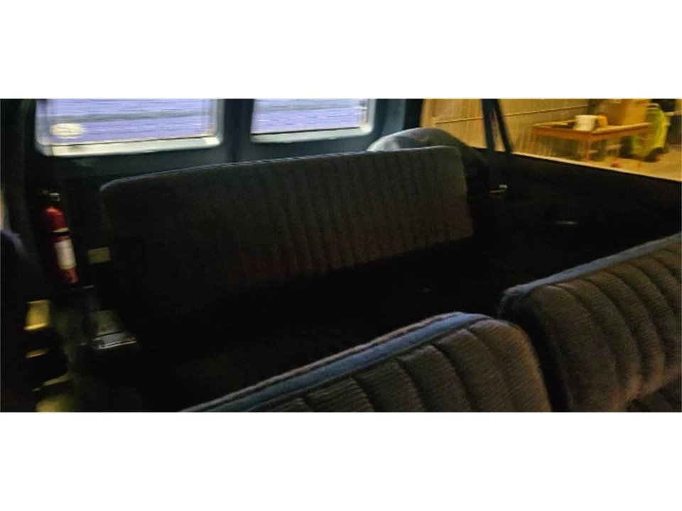 1990 Chevrolet Suburban 7th Gen - Image 8 of 23