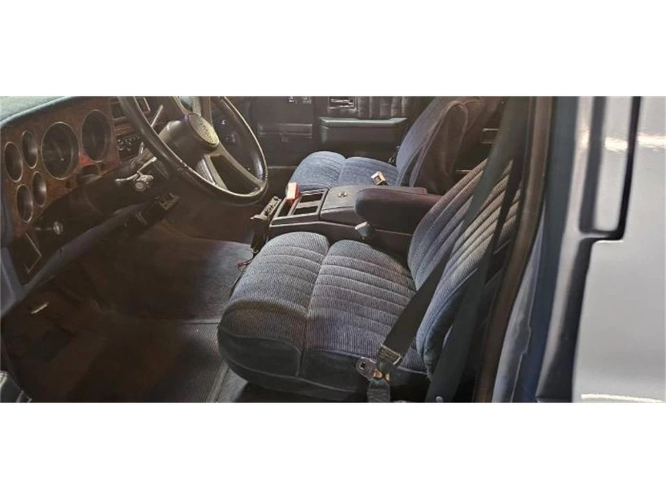 1990 Chevrolet Suburban 7th Gen - Image 11 of 23