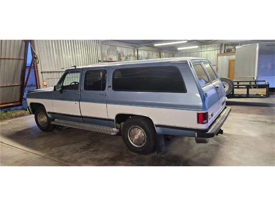 1990 Chevrolet Suburban 7th Gen - Image 19 of 23
