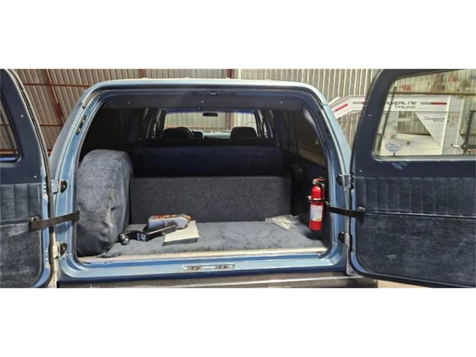 1990 Chevrolet Suburban 7th Gen - Image 18 of 23