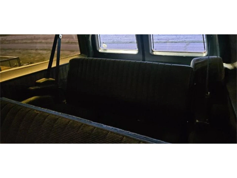 1990 Chevrolet Suburban 7th Gen - Image 14 of 23