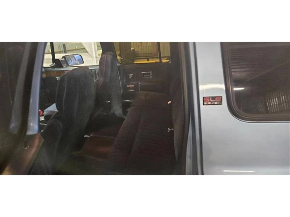 1990 Chevrolet Suburban 7th Gen - Image 17 of 23