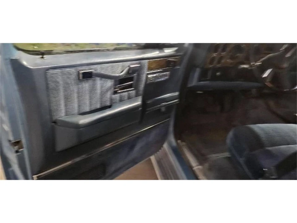 1990 Chevrolet Suburban 7th Gen - Image 15 of 23