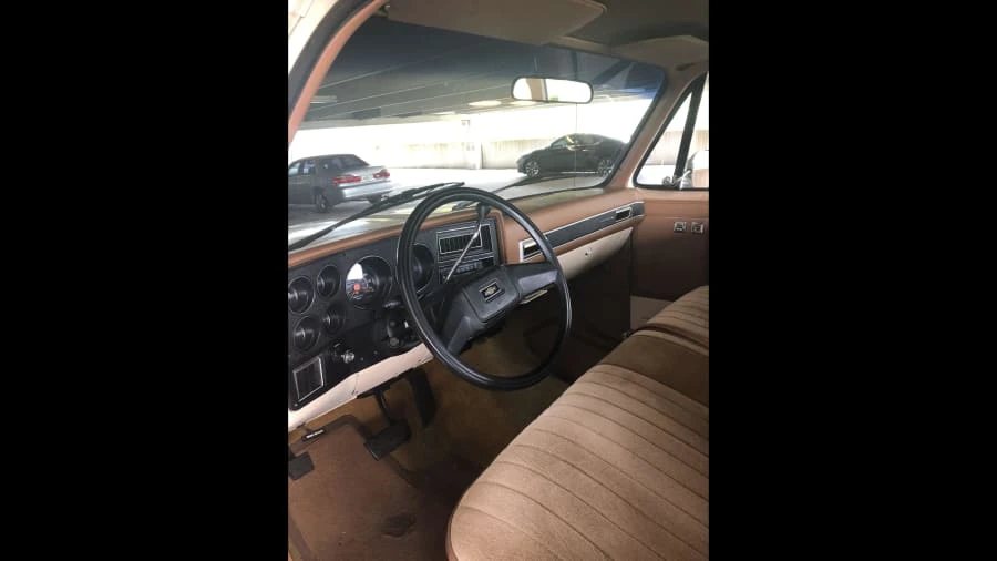 1990 Chevrolet Suburban 7th Gen - Image 3 of 8