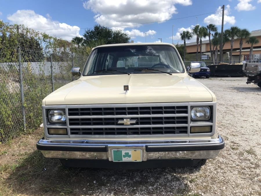 1990 Chevrolet Suburban 7th Gen - Image 7 of 8