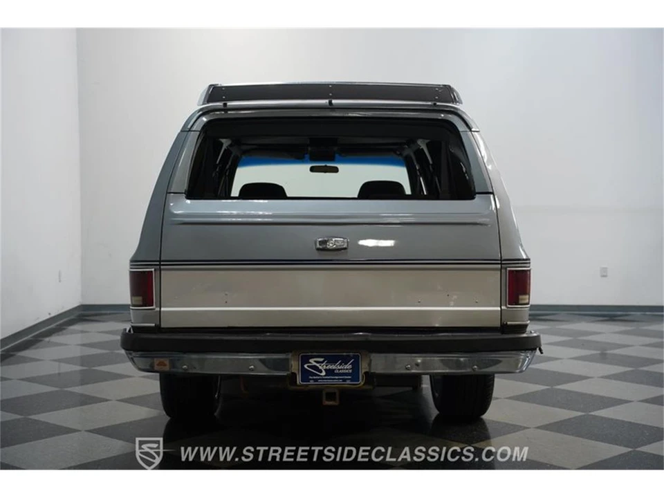 1990 Chevrolet Suburban 7th Gen - Image 23 of 31
