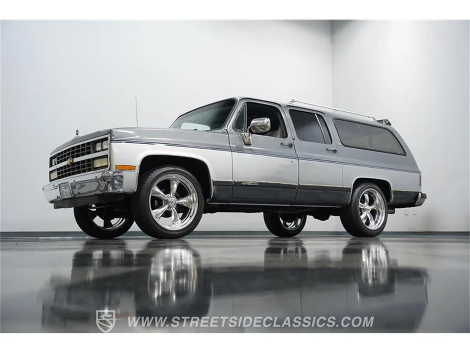 1990 Chevrolet Suburban 7th Gen - Image 19 of 31