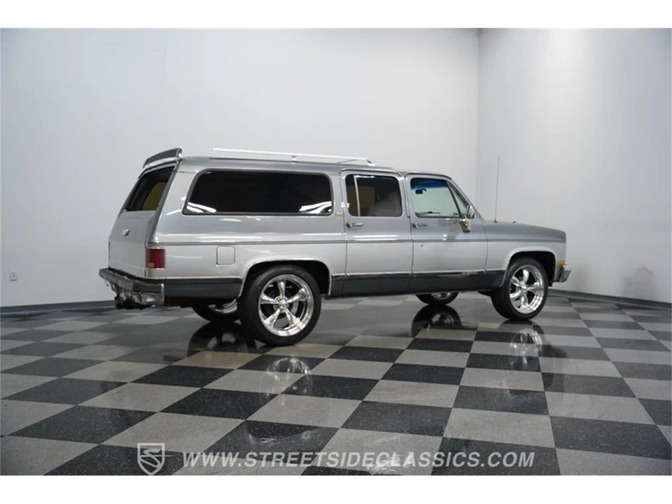 1990 Chevrolet Suburban 7th Gen - Image 12 of 31