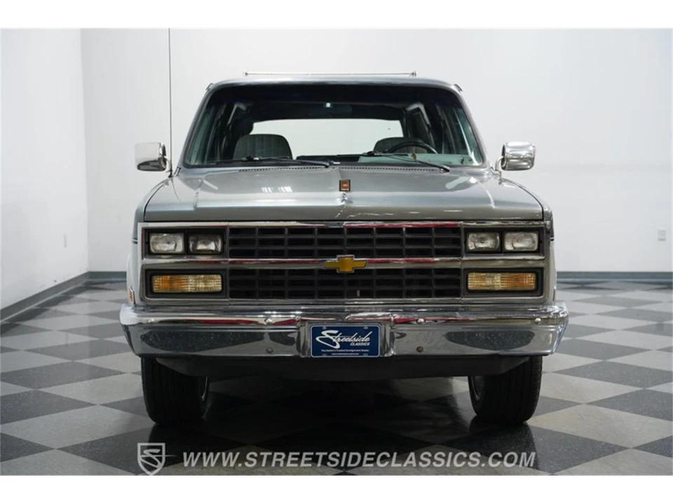 1990 Chevrolet Suburban 7th Gen - Image 16 of 31