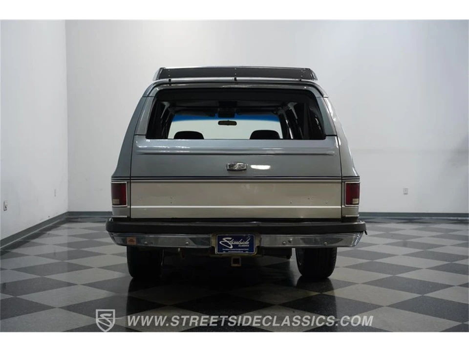 1990 Chevrolet Suburban 7th Gen - Image 9 of 31