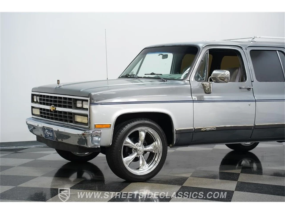 1990 Chevrolet Suburban 7th Gen - Image 17 of 31
