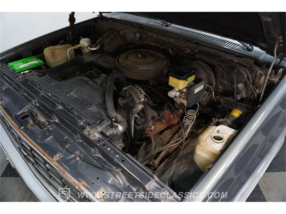 1990 Chevrolet Suburban 7th Gen - Image 30 of 31
