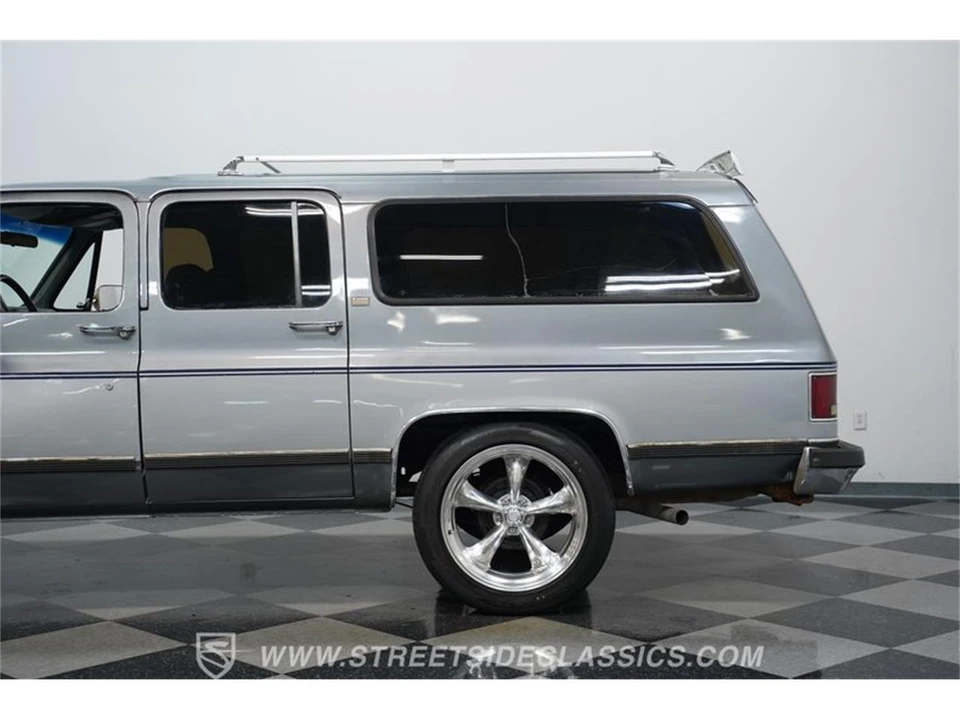 1990 Chevrolet Suburban 7th Gen - Image 22 of 31