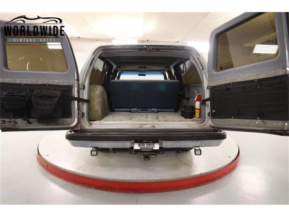 1990 Chevrolet Suburban 7th Gen - Image 16 of 31