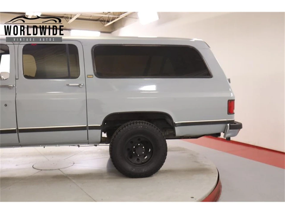 1990 Chevrolet Suburban 7th Gen - Image 10 of 31