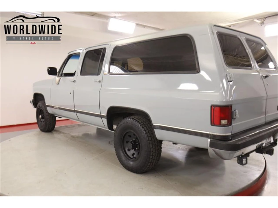1990 Chevrolet Suburban 7th Gen - Image 19 of 31
