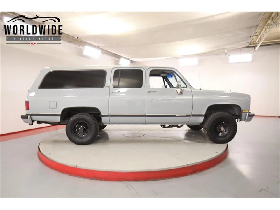 1990 Chevrolet Suburban 7th Gen - Image 4 of 31