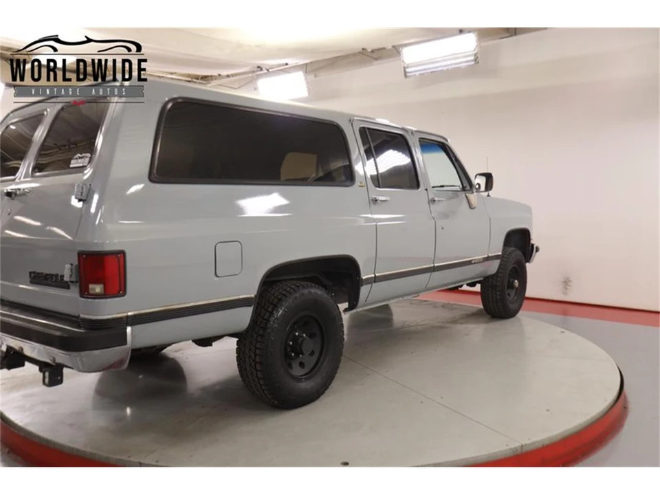 1990 Chevrolet Suburban 7th Gen - Image 20 of 31