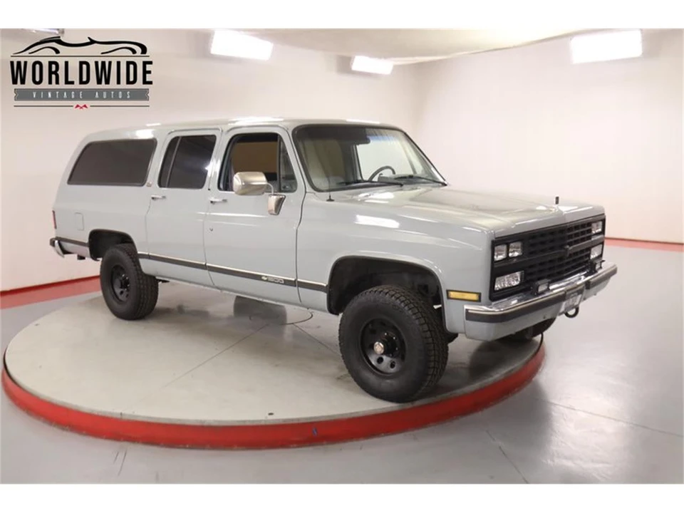 1990 Chevrolet Suburban 7th Gen - Image 2 of 31