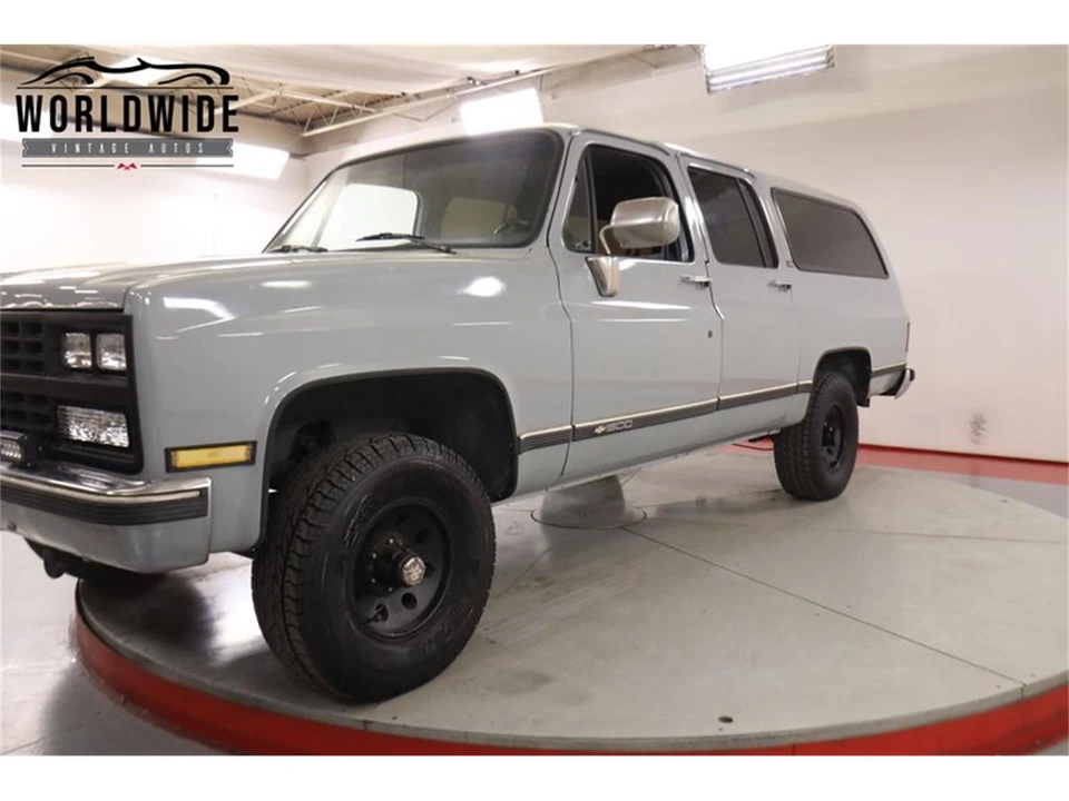 1990 Chevrolet Suburban 7th Gen - Image 11 of 31