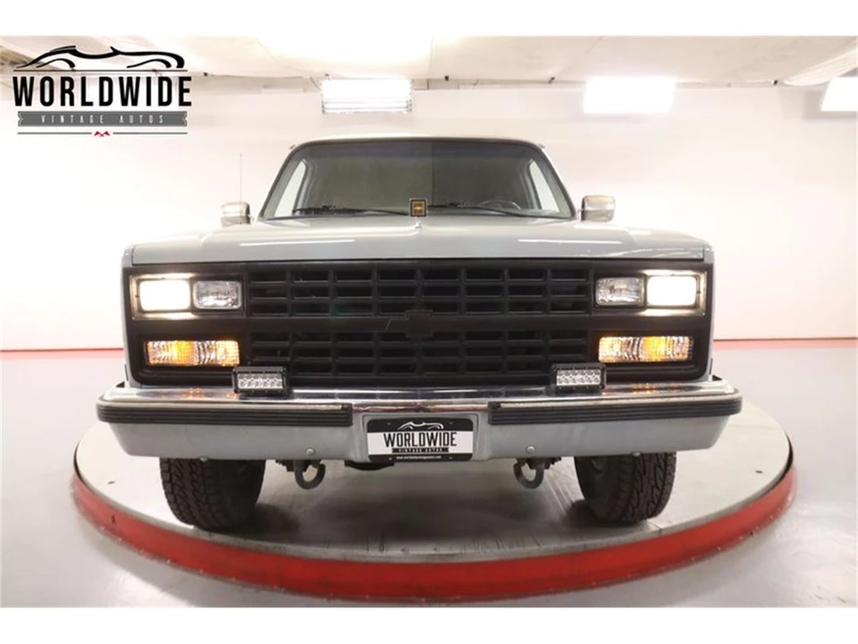 1990 Chevrolet Suburban 7th Gen - Image 14 of 31