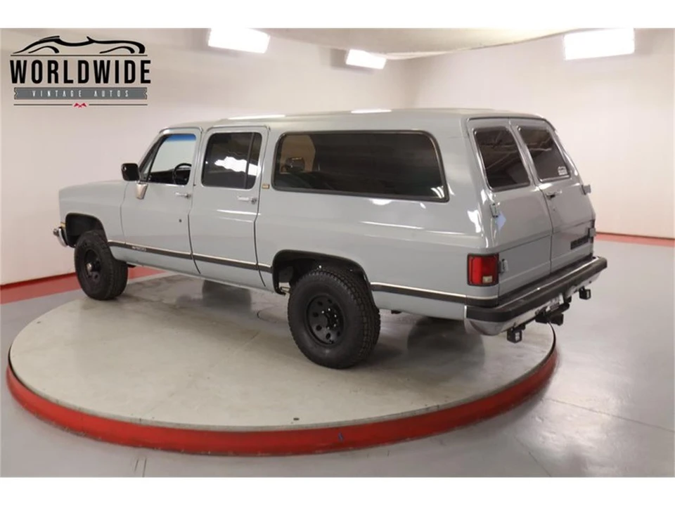 1990 Chevrolet Suburban 7th Gen - Image 5 of 31