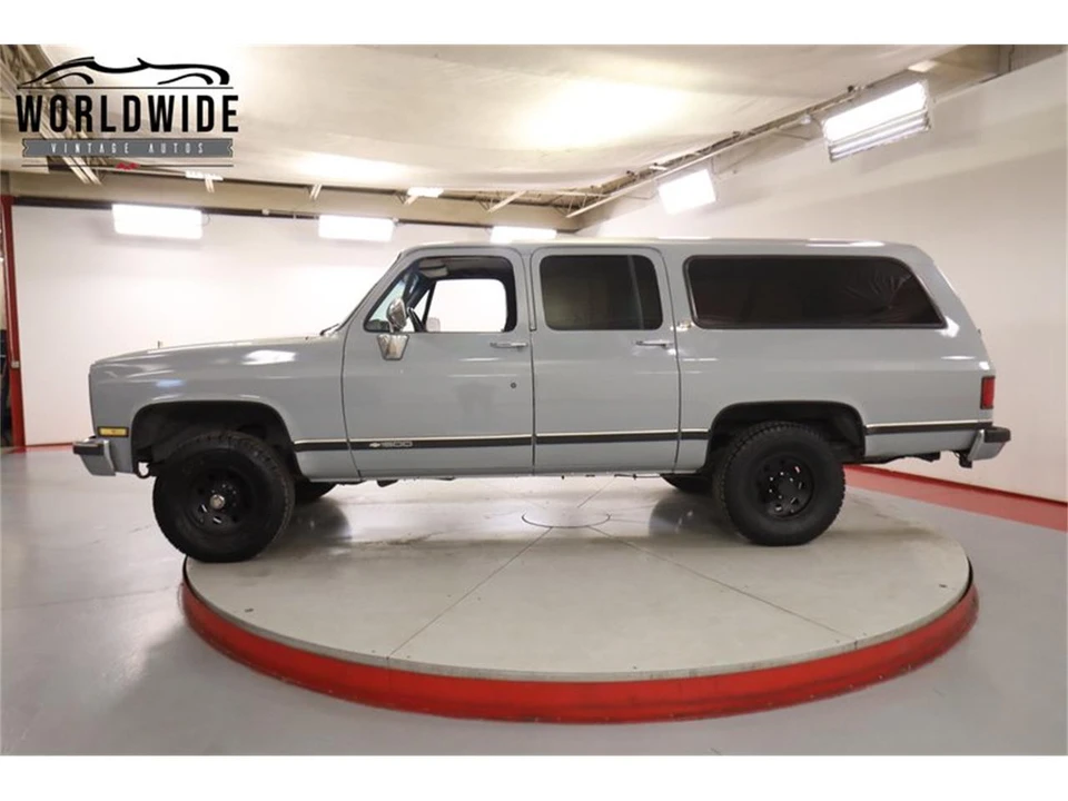 1990 Chevrolet Suburban 7th Gen - Image 3 of 31