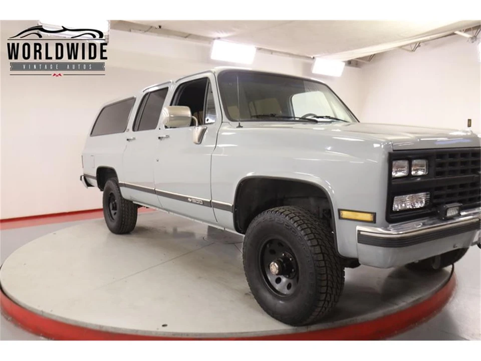 1990 Chevrolet Suburban 7th Gen - Image 12 of 31