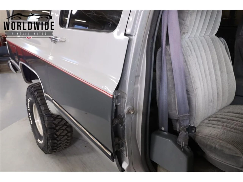 1990 Chevrolet Suburban 7th Gen - Image 31 of 31