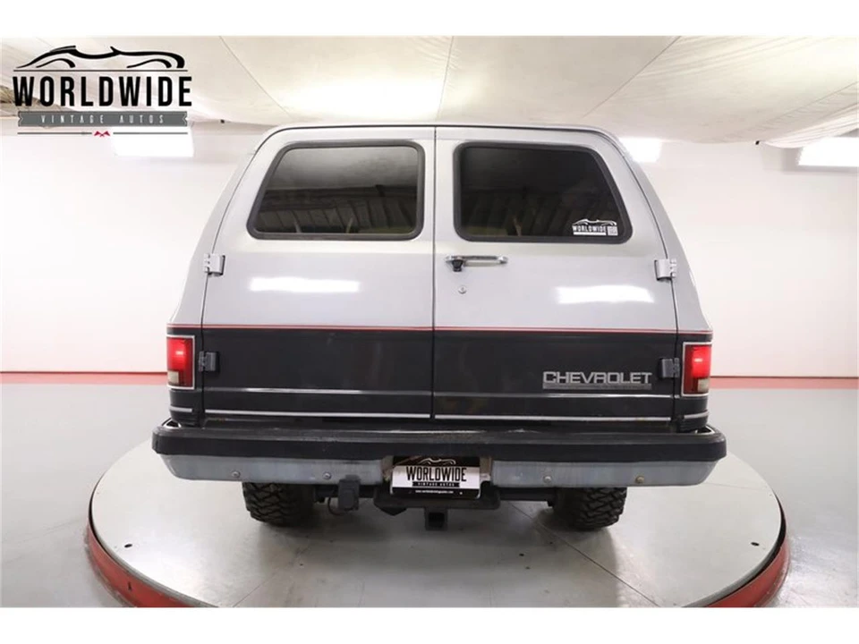 1990 Chevrolet Suburban 7th Gen - Image 13 of 31