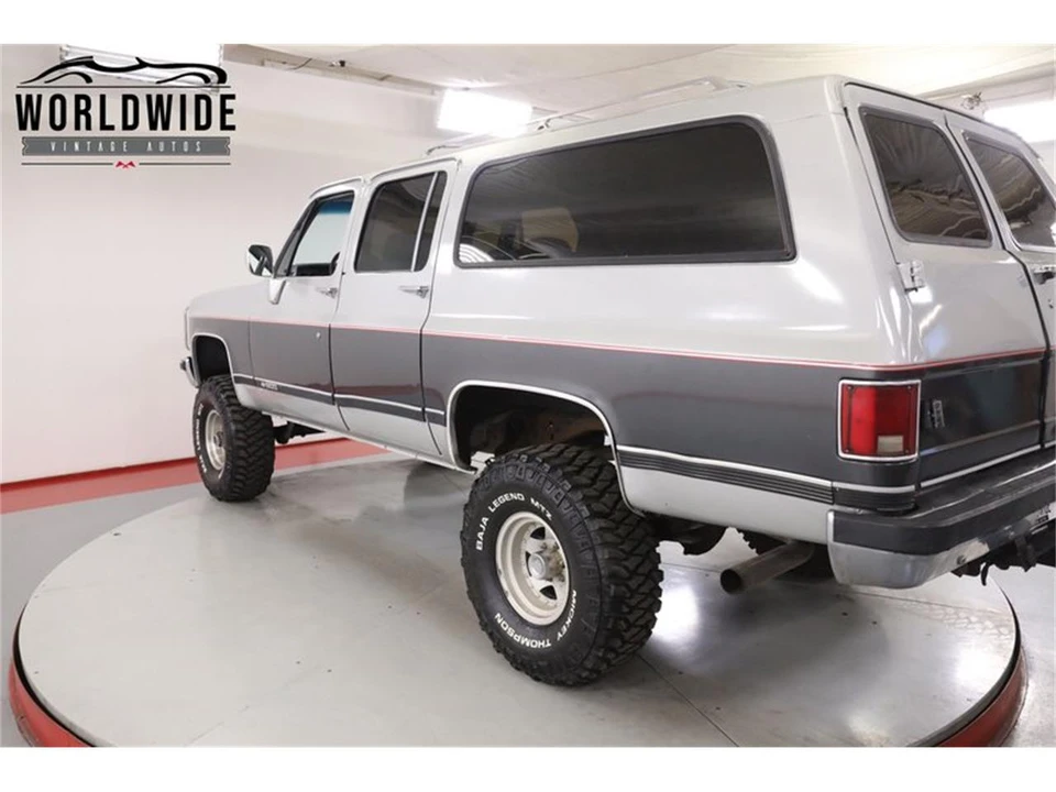1990 Chevrolet Suburban 7th Gen - Image 17 of 31