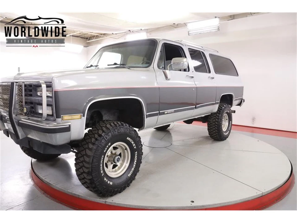 1990 Chevrolet Suburban 7th Gen - Image 9 of 31