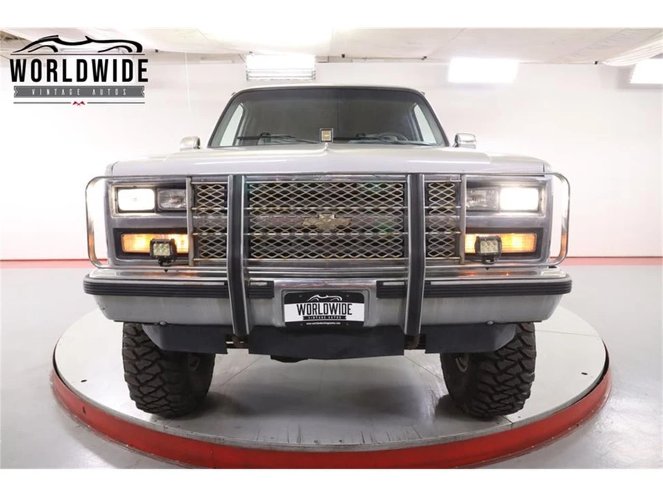 1990 Chevrolet Suburban 7th Gen - Image 11 of 31