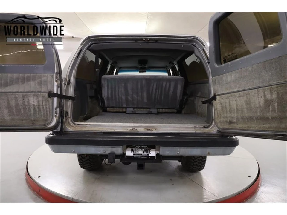 1990 Chevrolet Suburban 7th Gen - Image 14 of 31