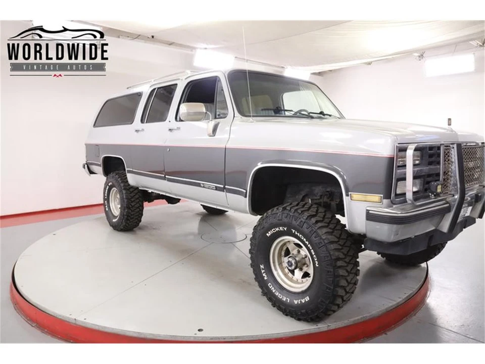 1990 Chevrolet Suburban 7th Gen - Image 10 of 31