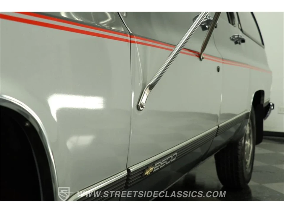 1990 Chevrolet Suburban 7th Gen - Image 22 of 31