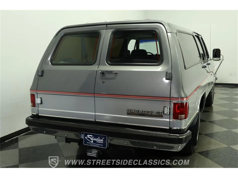 1990 Chevrolet Suburban 7th Gen - Image 10 of 31